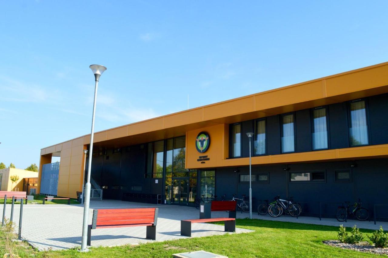 Sport Centrum Apartman Pápa Exteriör bild